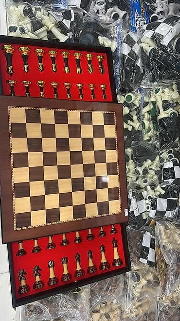 Şahmat hediyyelik cox gozel modéldir.Material