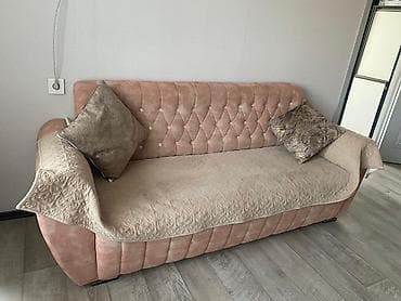 Pudra-çəhrayı rəngdə, klassik üslubda 3 nəfərlik divan. Yastıqları ilə lalafo.az -da Pudra-çəhrayı rəngdə, klassik üslubda 3 nəfərlik divan. Yastıqları ilə
