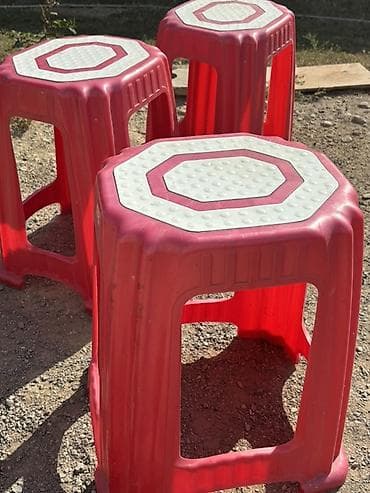 stul: Plastik taburet dəsti - Rəng: qırmızı gövdə, ağ səthli oturacaq - — 2