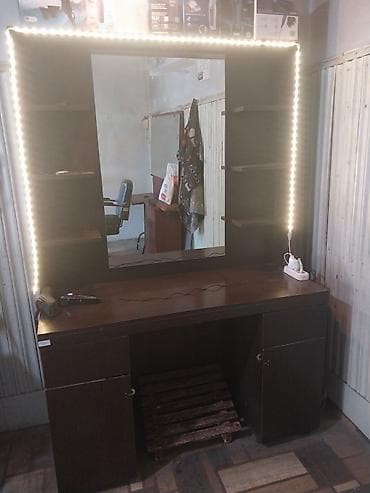 Bərbərxana üçün iş masası və güzgü modulu - Korpus materialı: tünd