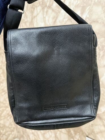Kia: Çiyin çantası Xalis xas dəridir Orjinaldır. Qiymət -1780 Azn Real — 1