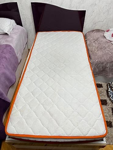SofiÇarpayı satılır ela vəziyyətdədir Qiymət 90 AZN matras daxil.baza