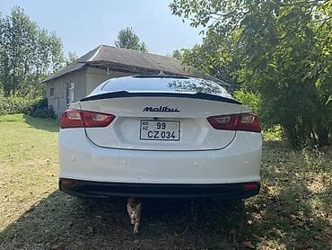 luaz satilir: Chevrolet Malibu sedan – ağ rəng, zərif və dinamik dizayn — 4