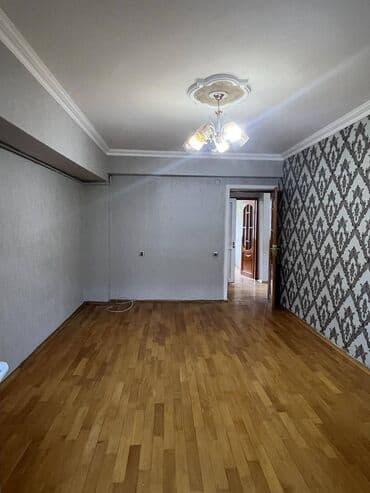 kirayr evler: Ev əşyazsızdır. Qaz,su,işıq daimidir. 3otaqdır. Binanın həyətində — 1