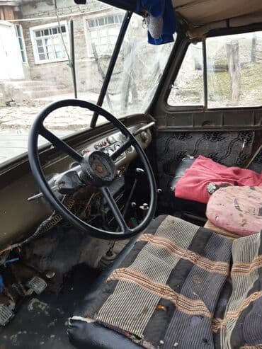 işlənmiş akkumulyator: UAZ off-road avtomobili Xüsusiyyətlər: - Tam ötürücülü (4x4) — 1