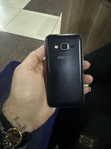 Samsung Galaxy J1, 4 GB, rəng - Qara, İki sim kartlı