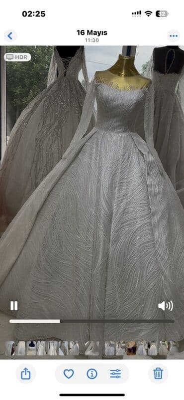 nisan ucun paltarlar: Zərif gəlinlik donu - Rəng: saf ağ, işığı gözəl əks etdirən parıltılı — 1