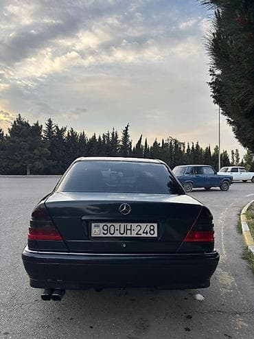 c 200 mercedes: Mercedes-Benz 220: 2.2 l | 1998 il Sedan — 5