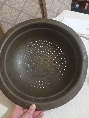 Metal süzgəc/kolander - Material: qalın metall - Forma: dairəvi