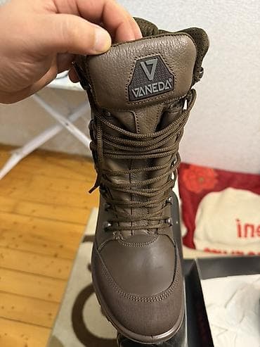 Toy paltarları və aksesuarları: VANEDA kişi yürüş/dağ botu - Rəng: tünd qəhvəyi - Ölcü: 41 (qutuda — 1