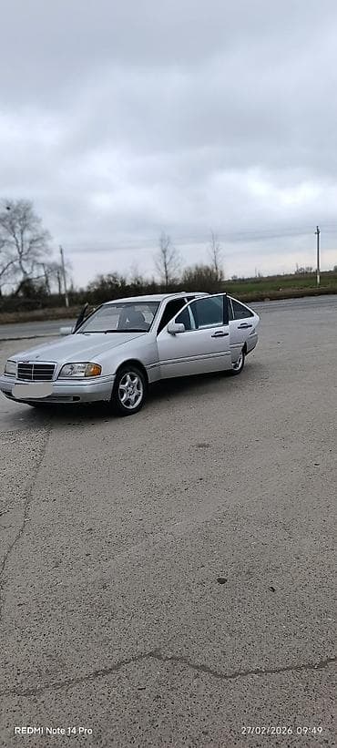 mercedes benz w204: Mercedes-Benz C 200: 2 l | Sedan — 5