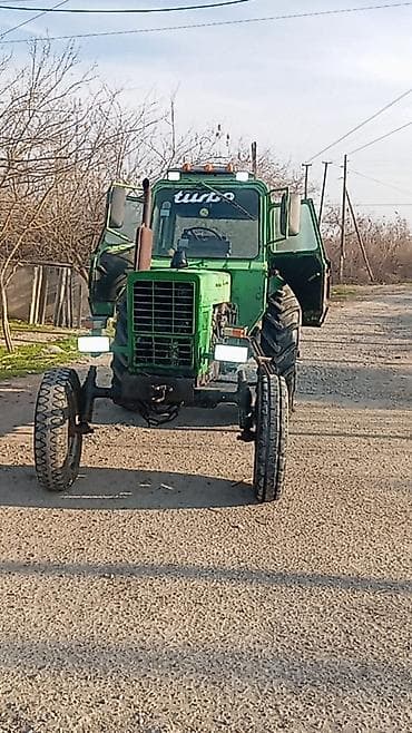 turbo az 2106: Yaşıl rəngli MTZ tipli arxa təkərdən dartılı traktor - Güclü dizel — 4