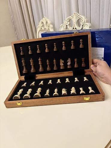 İdman oyunları: Gold Knight Chess Set – taxta şahmat dəsti 39*39 am - Material — 2