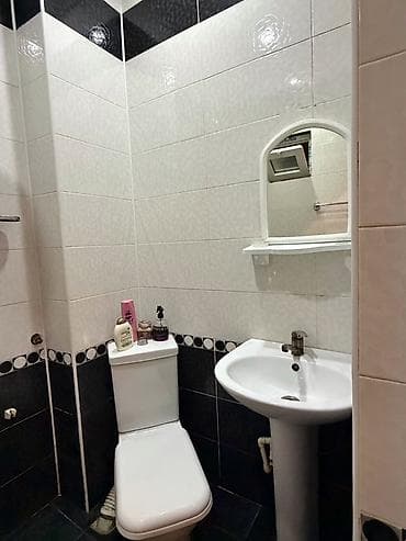 Kirayə üçün mənzil – mərkəzi əraziyə baxışlı balkonlu - Açıq