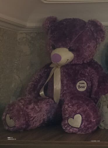 teddi ayı mətini: Bənövşəyi rəngdə, böyük ölçülü, yumşaq oyuncaq ayı. Ayının döş — 1