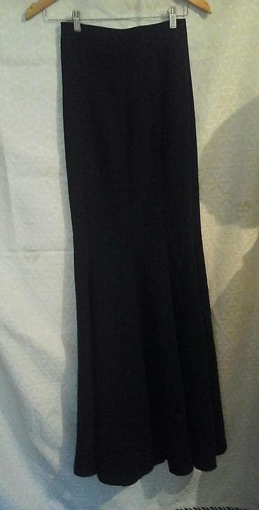 Uzun platya qara rəngdə