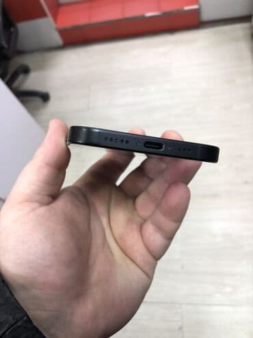 smart mini telefon: IPhone 15, 128 GB, Black Titanium, Face ID — 6