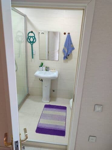 9 ci mikrorayon satilan evler: 3 otaqlı, Yeni tikili, 109 kv. m — 8