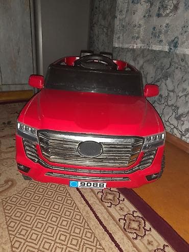 predo 3 nomre: Uşaqlar üçün elektrikli minik maşını – qırmızı rəngdə - Korpus: SUV — 1