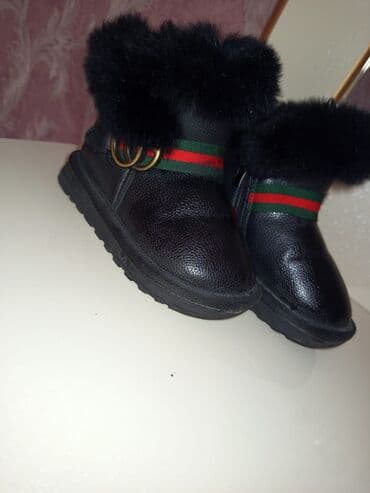 Uşaq qış çəkmələri - Rəng: qara - Material: toxumalı dəri effekti ilə