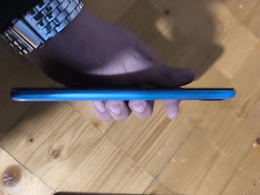 mobile legend: Məhsul: Xiaomi Redmi smartfonu (mavi rəng) Xüsusiyyətlər: - Arxa — 3