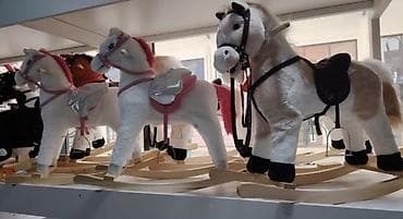 K/t heyvanları və malları: Uşaq yelləncək atı – yumşaq plyuş örtüklü, taxta yelləncək bazası ilə — 1