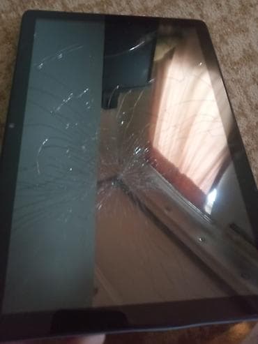 Apple iPad: Oteeto planşet - Marka/model: Oteeto (arxa qapaqda loqo və FCC CE — 2