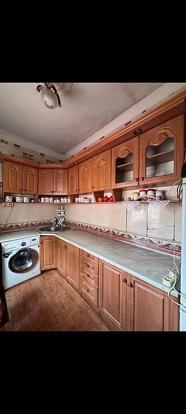 150 Azn metbex mebeli satilir uzerinde tek moyka verilir. Ölçü1.30*2 at lalafo.az 150 Azn metbex mebeli satilir uzerinde tek moyka verilir. Ölçü1.30*2