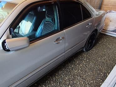 mersedes satilir: Mercedes-Benz E-Class (W210) sedan - Kuzov: gümüş rəngli sedan — 6