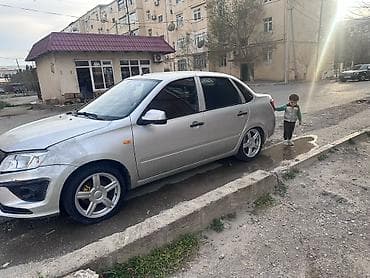 Maşın əla vəziyətdədi çox cuzi kasmetik işi var çox çox təcili satılır