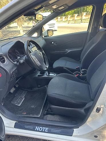 nisan note: Nissan Note – ağ rəngli, 5 qapılı kompakt hetçbek. Nissan Note 2015 — 5