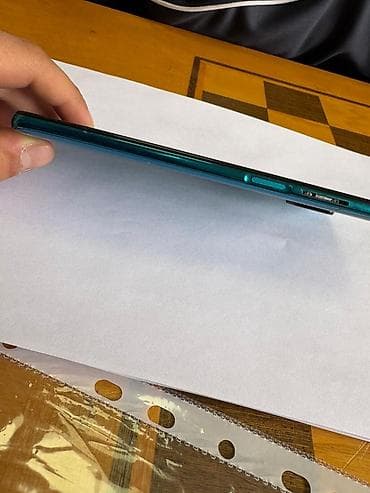 redmi k80: Telefon hər şeyi işlək vəziyyətdədir donması yoxdur.Ekraninda ciziq — 3