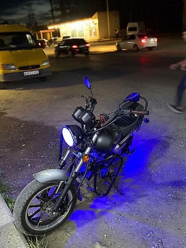 Kruizer tipli yol motosikleti Xüsusiyyətlər: - Korpus: qara rəng