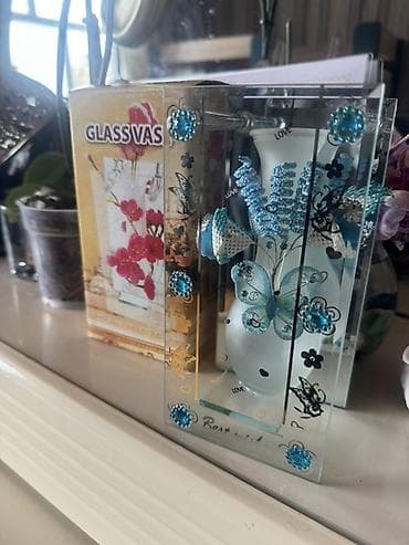 dekor kəpənəklər: Bir vaza, Bogem şüşəsi — 2