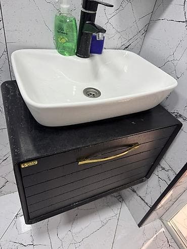 шкафчик в ванную комнату: Hamam üçün asma mebel dəsti 2 si 100 azn Tərkib: - Kvadrat formalı — 6
