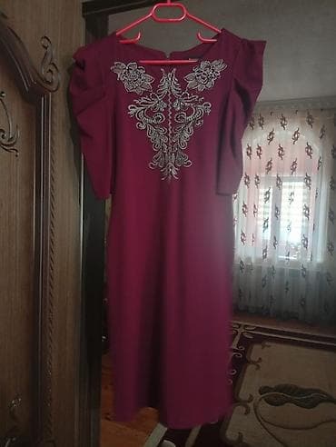 Bordo rəngli zərif ziyafət donu - Model: düz kəsim, dizaltı uzunluq - — 2
