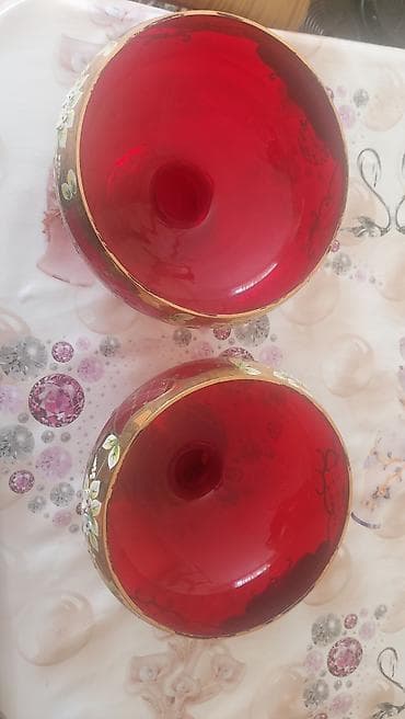 gulu: Qırmızı-qızılı dekorativ dəst – 3 hissə Tərkibi: - 1 ədəd hündür vaza — 3