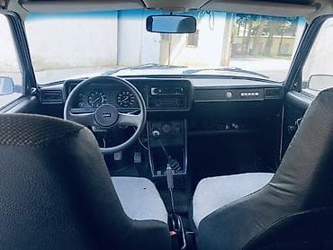 2107 barter: Lada 2107, ağ rəngli sedan. Texniki xüsusiyyətlər: - Kuzov: 4 qapılı — 6