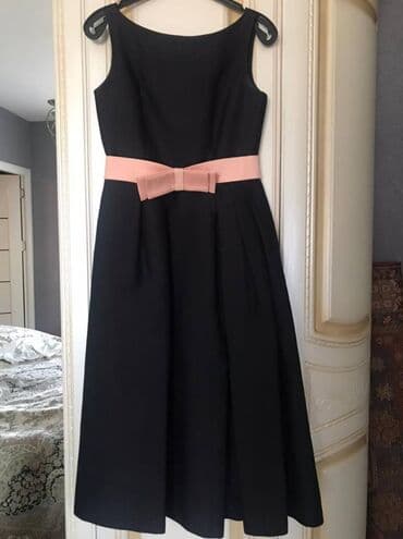 Toy paltarları və aksesuarları: Don- Valentino brendinə aiddir. Yaxşı vəziyyətdədir. 2 dəfə geyinilib — 1