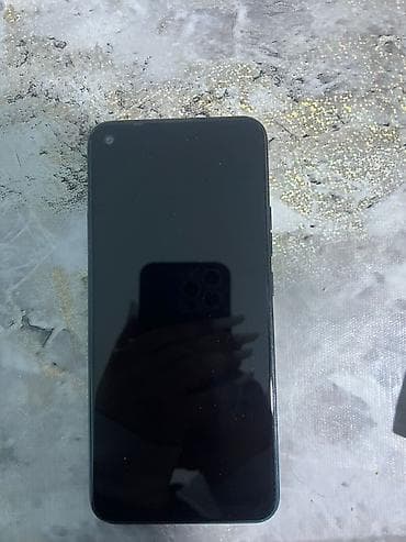 telefon tutacaqi: - Smartfon - Ön ekranda sol yuxarıda “punch‑hole” ön kamera - Tam — 1