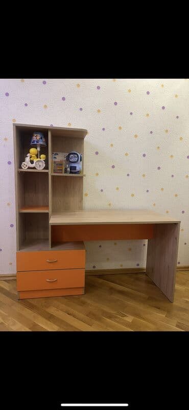 en gozel divar kagizlari: Dərs masasi — 1