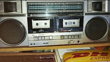 sega kasetler: Hitachi portativ stereo maqnitofon/boombox - İki kaset gözü: 1 (PLAY) — 1