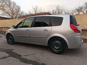 Renault Scénic (gümüşü rəng) 7nəfərlikdi. Cox səliqəli, salon təzə