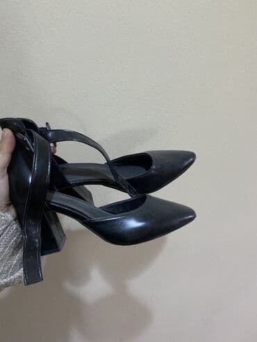 ботильоны на каблуке: Qadın ayaqqabısı – qara rəngdə, qalın topuqlu - Model: burnu iti — 4