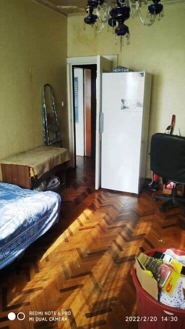 8 mikrorayon: Bakı, 9-cu mikrorayon, 3 otaqlı, Köhnə tikili, 80 kv. m — 2