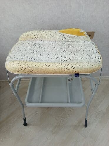 Kompakt dizaynlı və asan istifadə olunan uşaq dəyişdirmə masası