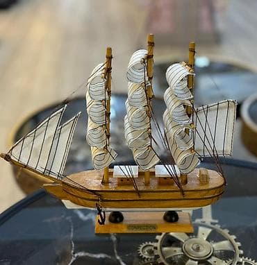 gəmi: Dekorativ yelkənli gəmi maketi - Material: taxta gövdə, parça — 2