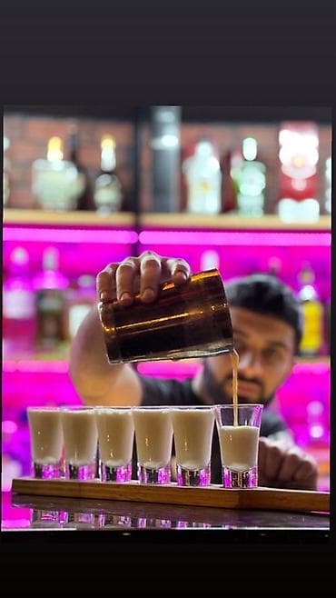 asbaz işi axtaranlar: Barmen, 24 yaş, 5 ildən artıq təcrübə — 6