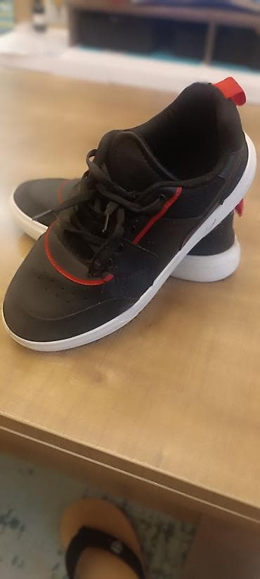 ağ rezin çəkmələr: Uşaq idman ayaqqabısı 39 razmeri - Rəng: qara üst, qırmızı — 1