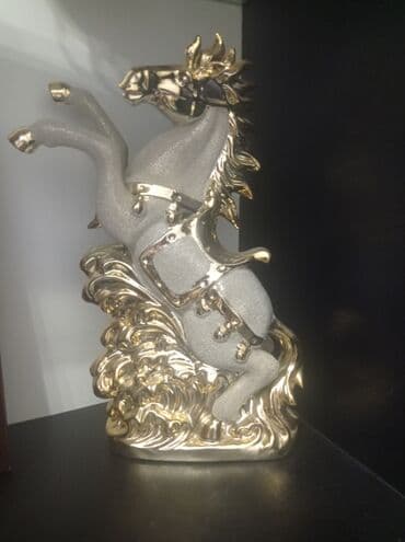 Heykəlciklər: Suvenir
hündürlüyü 35sm — 1